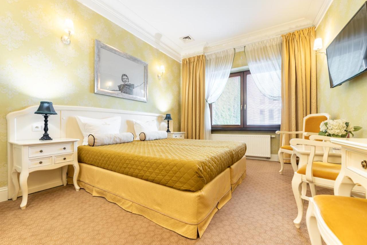 Sleepwalker Boutique Suites วรอตซวาฟ ภายนอก รูปภาพ