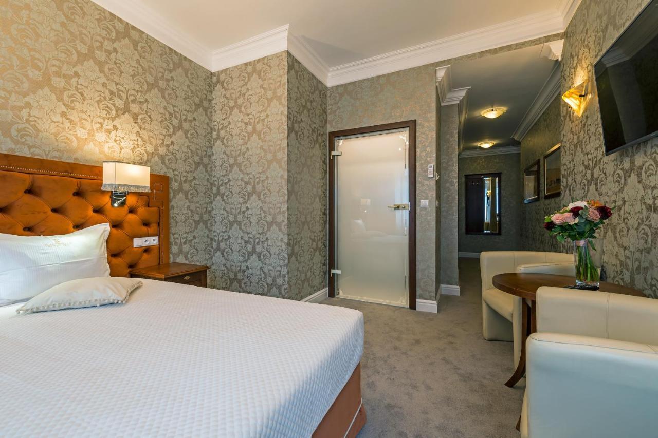 Sleepwalker Boutique Suites วรอตซวาฟ ภายนอก รูปภาพ