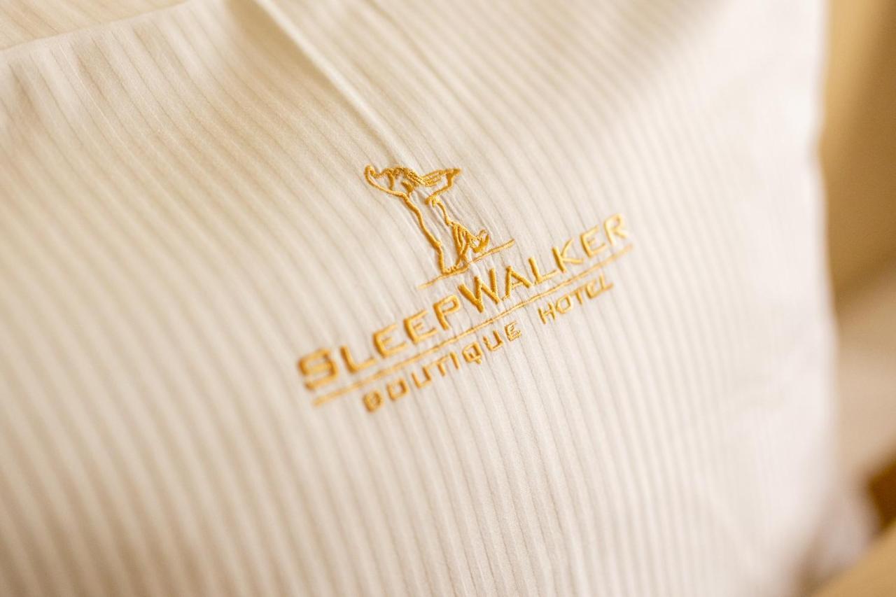 Sleepwalker Boutique Suites วรอตซวาฟ ภายนอก รูปภาพ