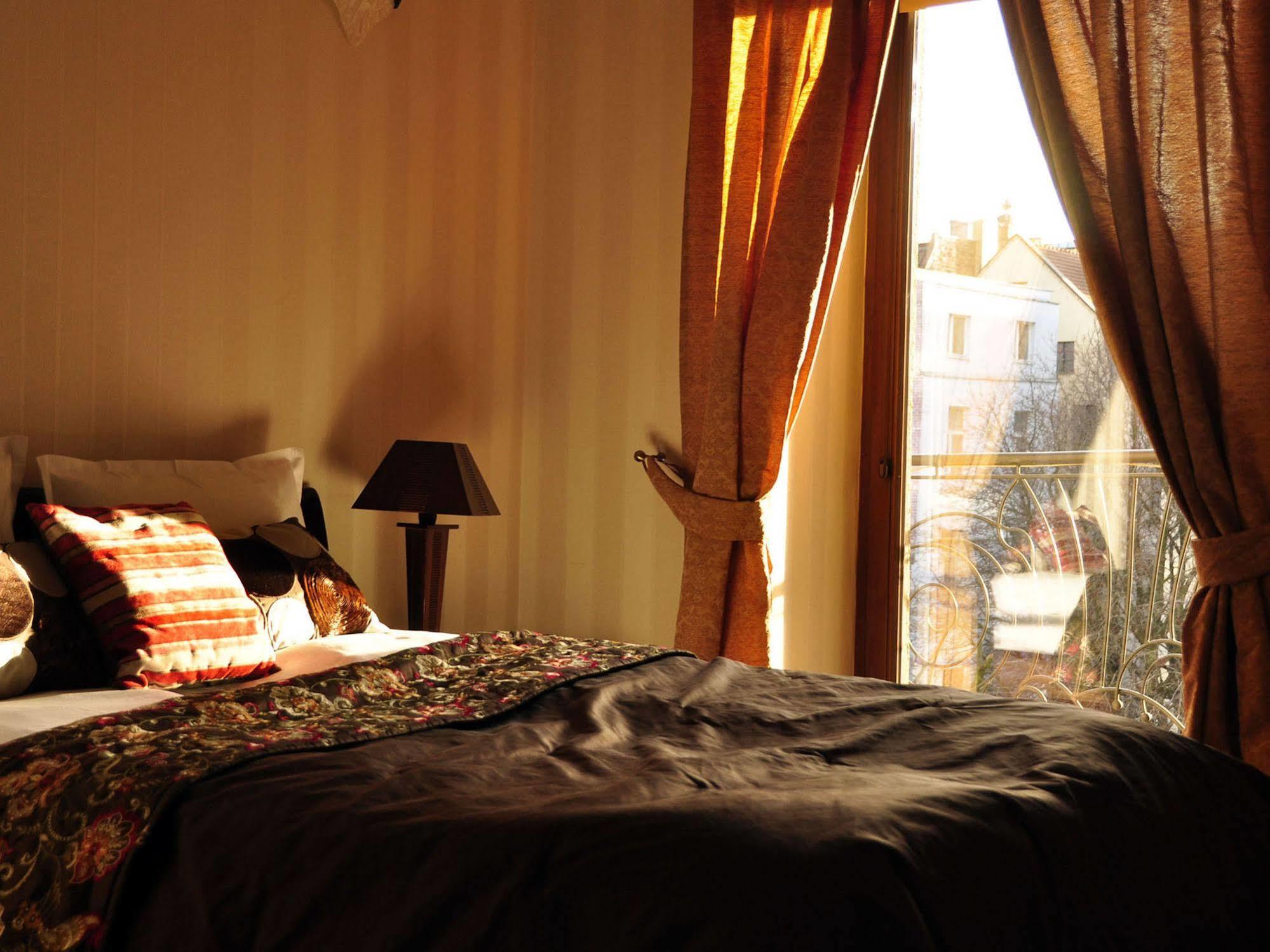 Sleepwalker Boutique Suites วรอตซวาฟ ภายนอก รูปภาพ