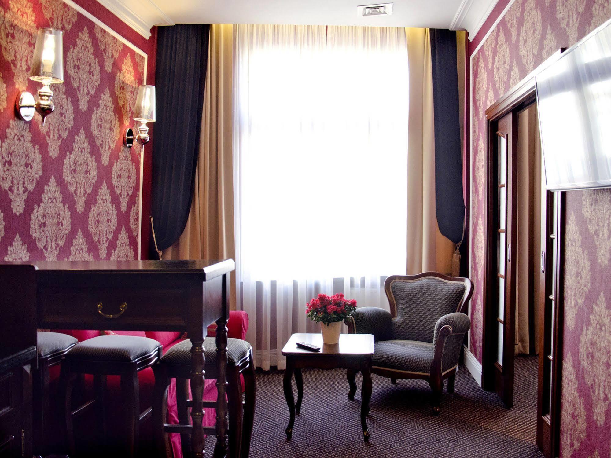 Sleepwalker Boutique Suites วรอตซวาฟ ภายนอก รูปภาพ